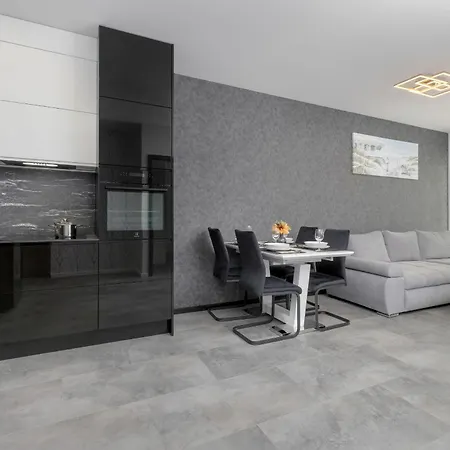 Апартаменты Modern Close To The In By Renters *