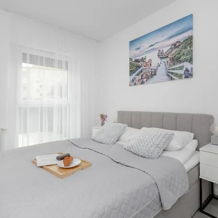 Апартаменты Modern Close To The In By Renters Гданьск