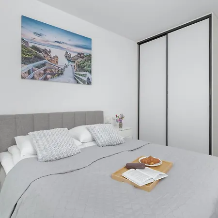 Modern Close To The In By Renters 아파트 *